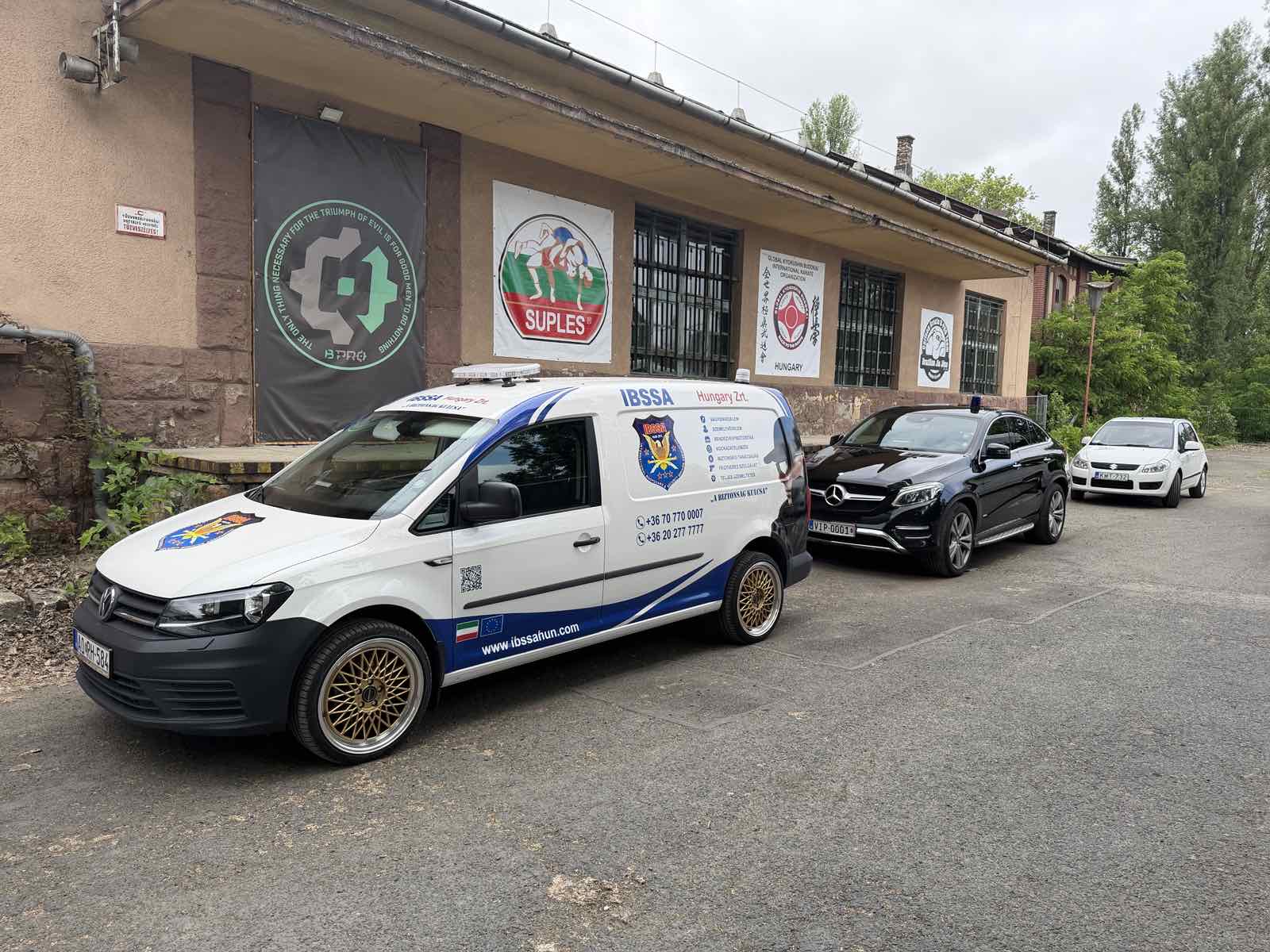 Vehicul de serviciu și Mercedes GLE Coupé